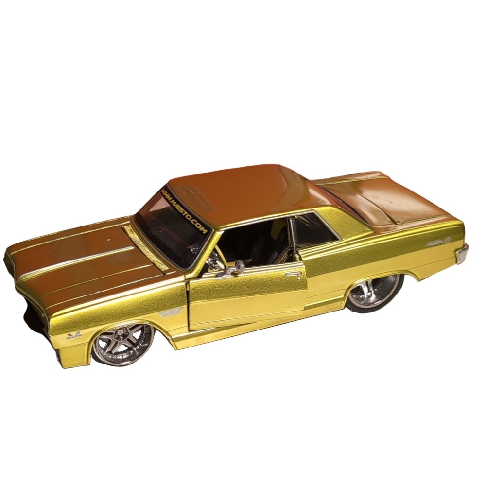 Maisto 1965 Chevrolet Chevelle Malibu SS Pro Rodz 1:24 Diecast Model Car Gold
